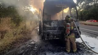 Bus con migrantes que cruzaron el Darién se incendia en Panamá