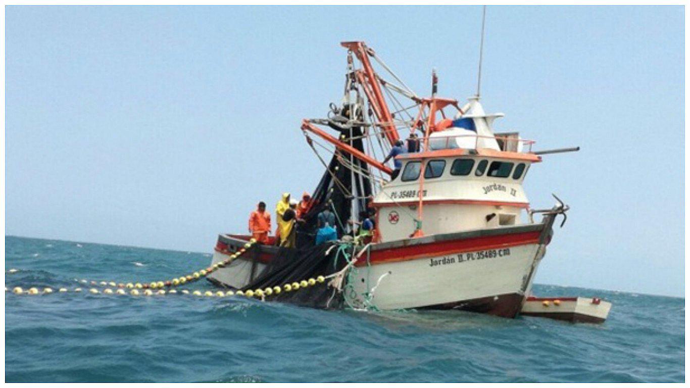 Piura: Marina de Guerra interviene embarcaciones pescando dentro de las cinco millas