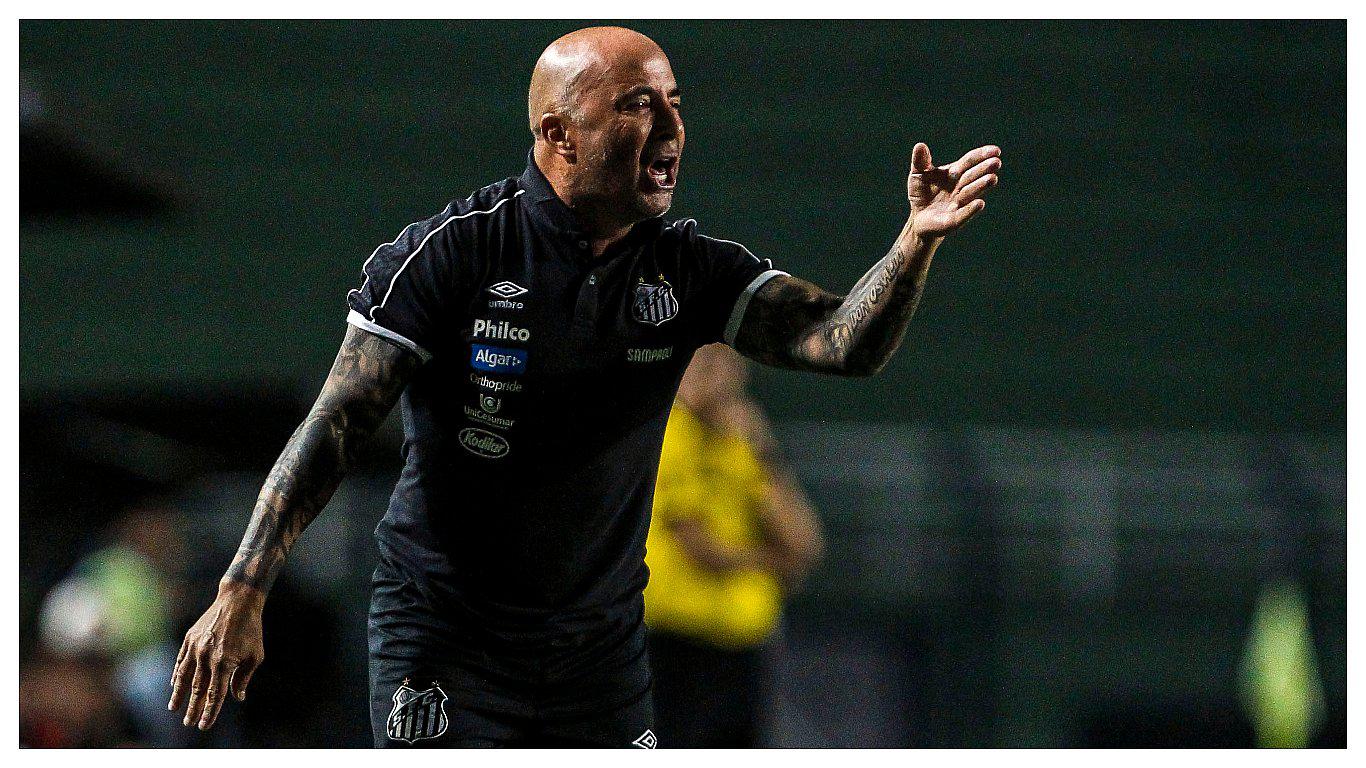 Jorge Sampaoli presenta millonaria demanda a la federación chilena 