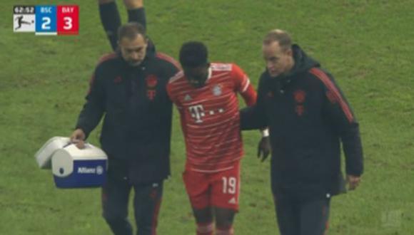 Alphonso Davies salió del partido de Bayern Múnich al minuto 64. (Captura: ESPN)