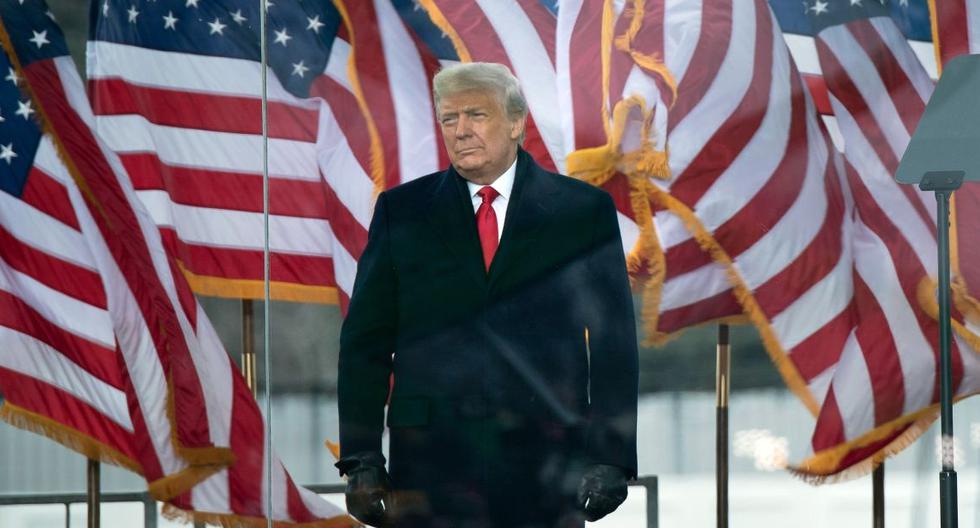 El presidente de Estados Unidos, Donald Trump, se dirige a sus seguidores cerca de la Casa Blanca. (Foto de Brendan Smialowski / AFP).
