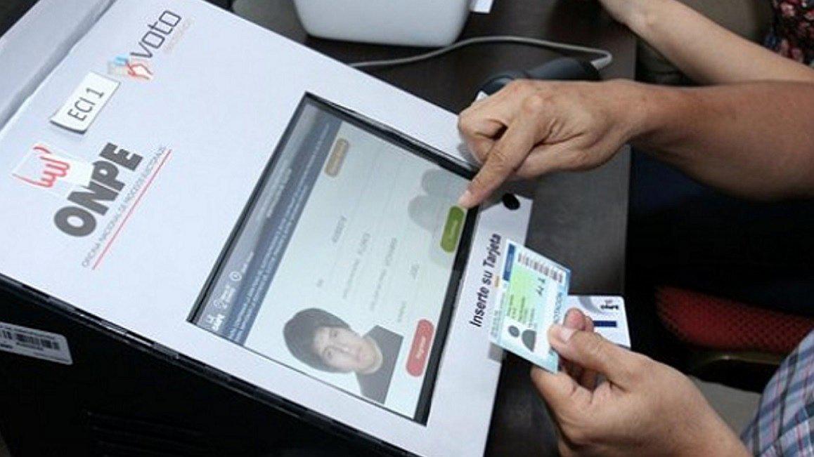 Conoce cómo sufragar con el voto electrónico (FOTOS)