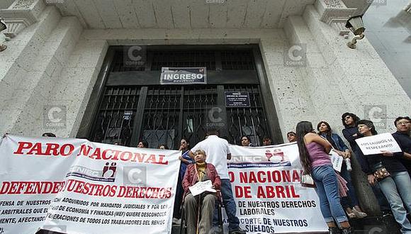 Trabajadores del Reniec Arequipa acatan paro nacional de 24 horas