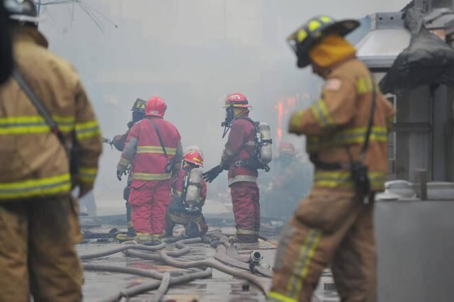 Cercado de Lima: Se registra incendio taller de madera esta mañana. Fotos: Diana Marcelo