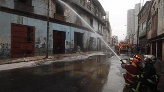 Cercado de Lima: reportan incendio en solar El Buque
