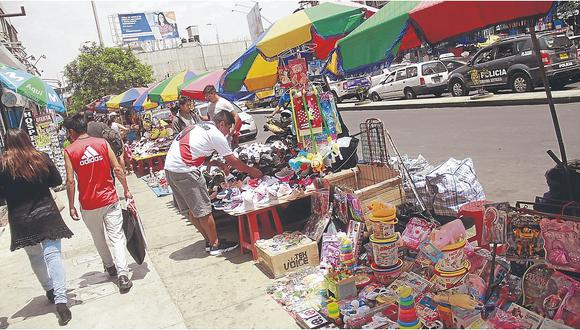 Presuntos cobros ilegales para vender en calles de Trujillo