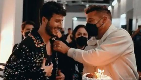 Sebastián Yatra celebró su cumpleaños junto a Ricky Martin. (Foto: Captura de video)