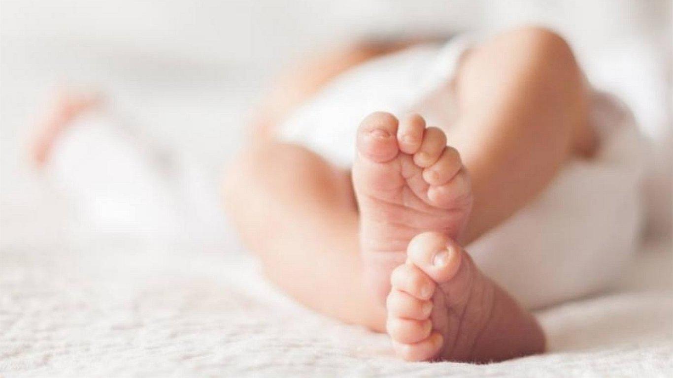 Investigan a hospital que suministró por error un producto 'crecepelo' a bebés 