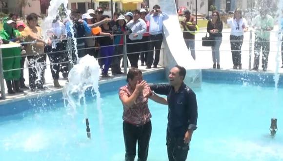 Chimbote: Alcalde y regidora se metieron a bailar a pileta