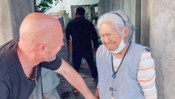 Juan Jonsson llegó hasta la casa de su niñera en Bolivia luego de 45 años de separarse. (Foto: captura TikTok)