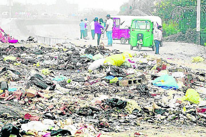 Diestra amenaza con suspender el recojo de basura si no hay diálogo