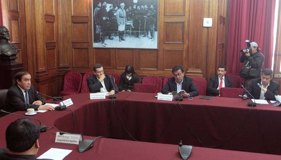 Admiten pedido para levantar inmunidad de congresistas Galarreta y Acuña