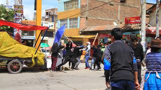 Ambulantes se enfrentan con palos y cuchillos por ocupar vías públicas en Huancayo