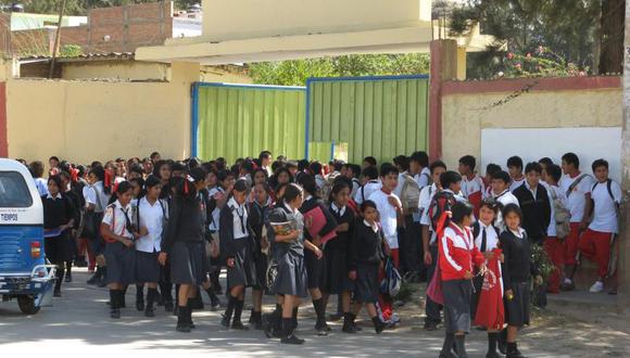 Ejecutivo entregará 300 soles a estudiantes del  Huallaga