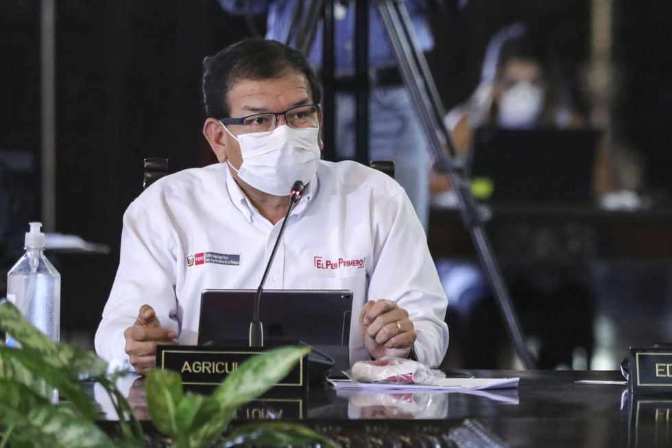 El ministro de Agricultura, Jorge Montenegro, reveló que los beneficiarios recibirán un mensaje de texto donde se les informará que cobrarán este bono (Foto: Andina)