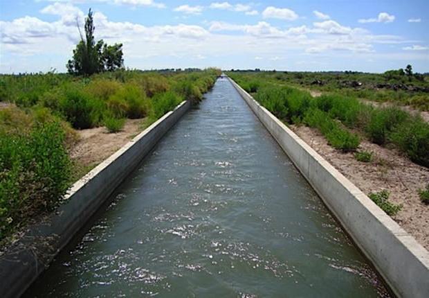 Alarmante: Canal de riego tiene aguas de desagüe