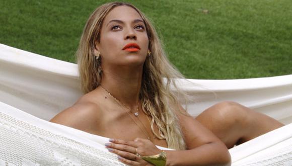Beyoncé publica en Tumblr una foto donde hace topless en hamaca
