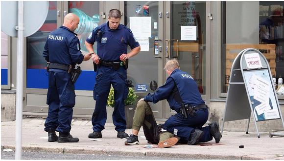 Finlandia: Dos muertos y seis heridos deja ataque de sujeto con cuchillo (VIDEO)