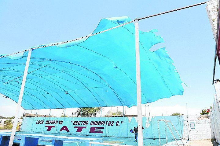 Estructuras metálicas de techos de losas deportivas se vienen abajo