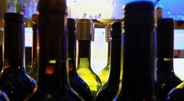 China: Decomisan miles de botellas de bebidas alcohólicas adulteradas con viagra