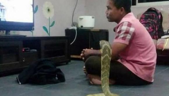 ​¡Increíble! Hombre convive con serpiente porque piensa que es su novia reencarnada