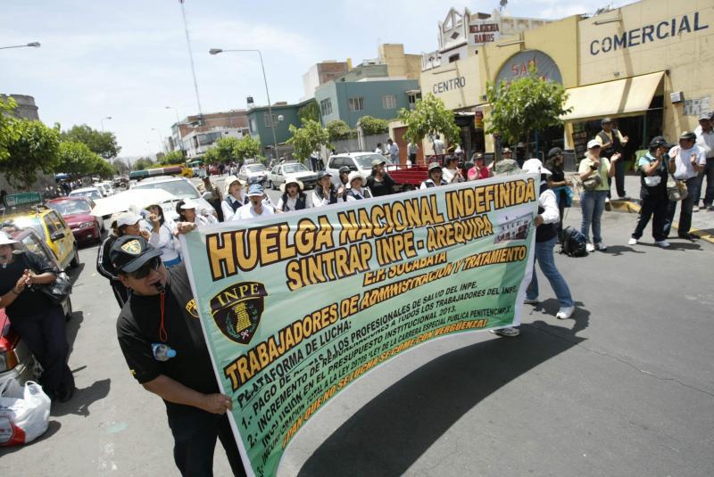 Trabajadores del INPE piden destitución de Pérez Guadalupe