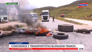 La Oroya: transportistas y comuneros bloquean la Carretera Central con quema de llantas y piedras (VIDEO)