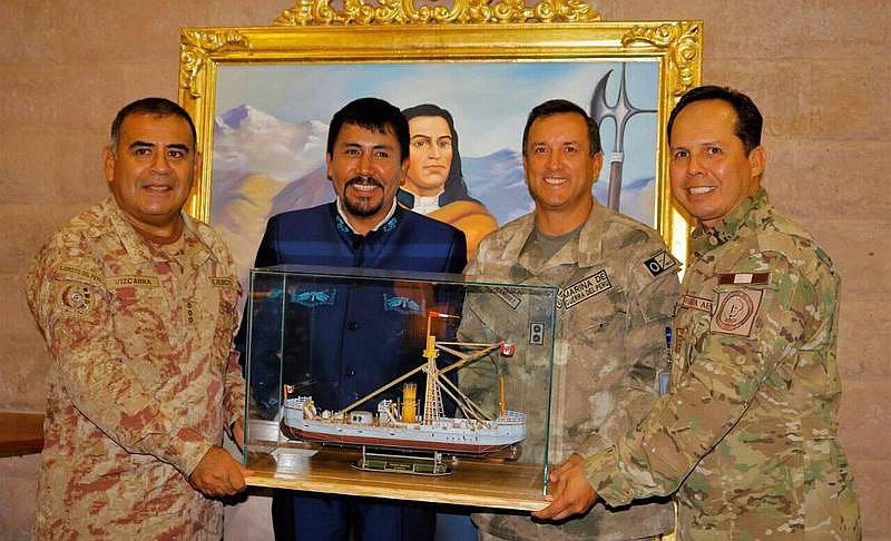 ​Gobernador presenta maqueta a La Marina para construir réplica del Huáscar