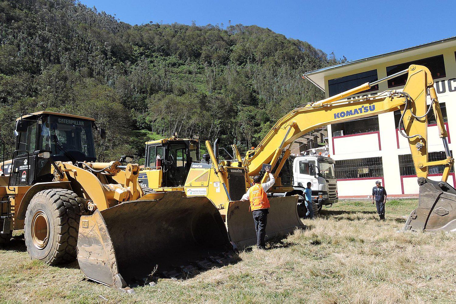 Inician trabajos de descolmatación en el río Vilcabamba