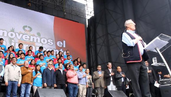 ¿Pedro Pablo Kuczynski no sabe cantar el Himno Nacional del Perú? (VIDEO)