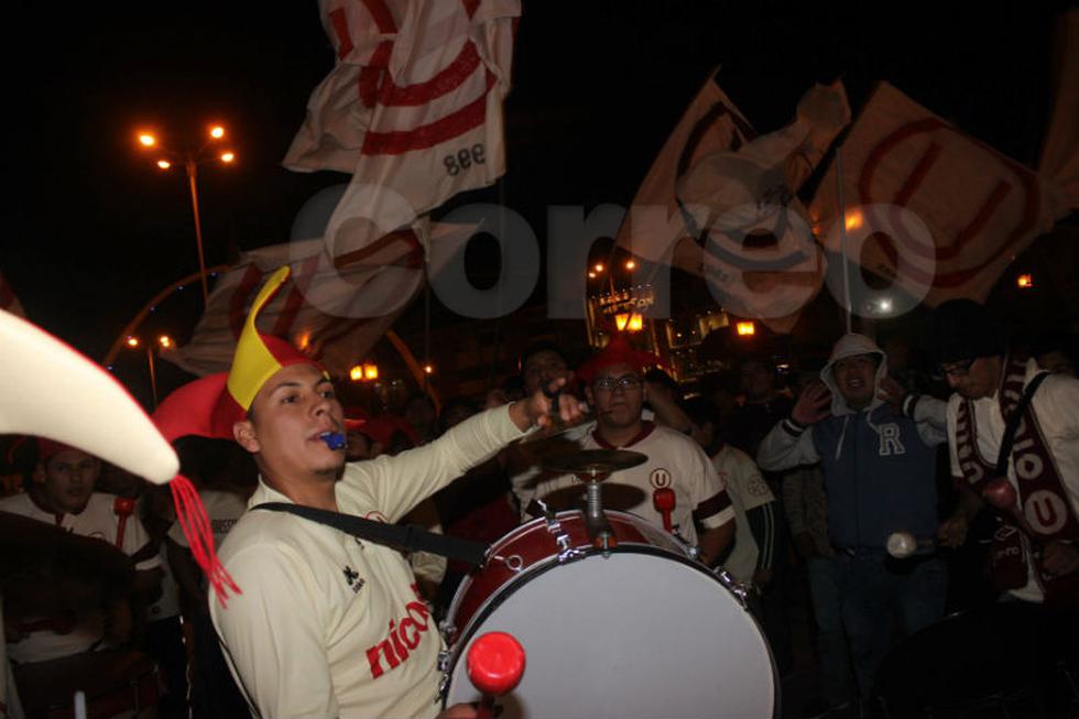 Hinchas cremas "toman"  centro de Huancayo (VIDEO)