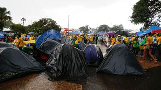 Brasil: partidarios de Jair Bolsonaro piden ante los cuarteles una intervención militar