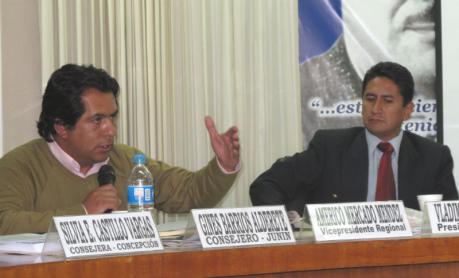 Consejero advierte que presidente regional quiere implantar "régimen polpotiano"