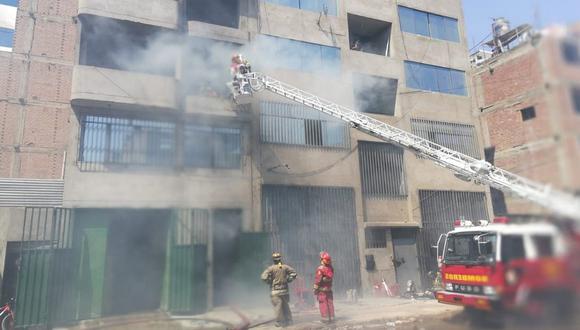Reportan incendio en almacén de la avenida Morales Duárez (FOTOS)