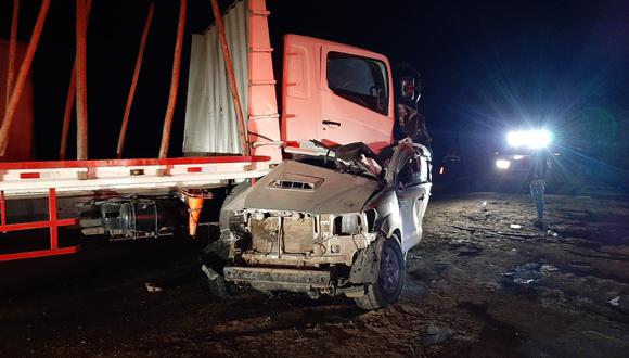 Lambayeque: Tráiler y camioneta acaban empotrados tras violento accidente que dejó un fallecido (Foto: PNP)