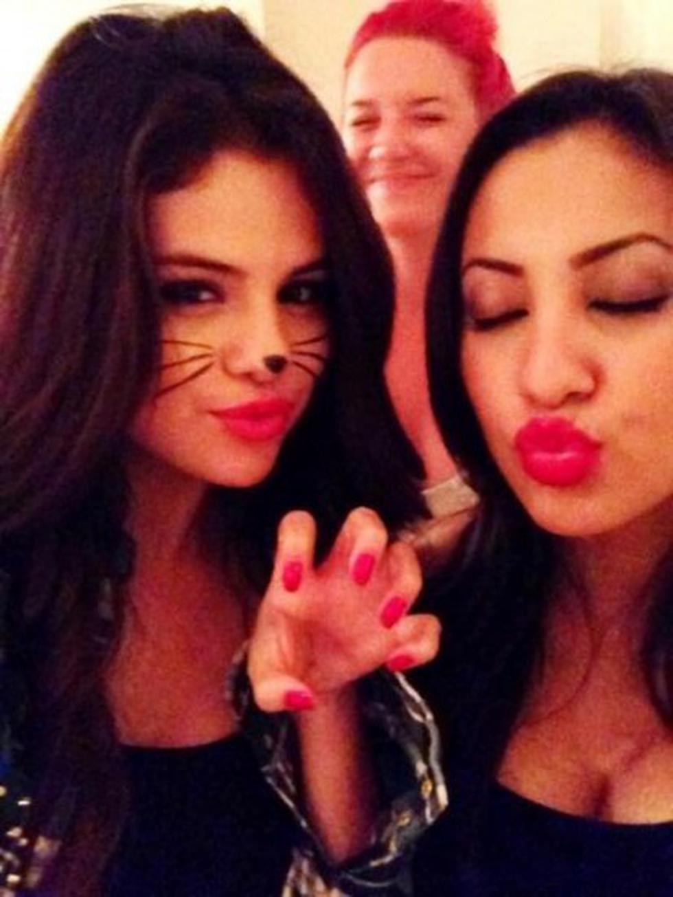 Fotos: Selena Gomez se disfrazó de una sexy gatita por Halloween