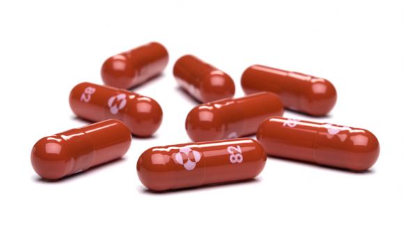 El fármaco, producido por la firma alemana Merck, se consume en pastillas, y según la OMS si se utiliza con los primeros síntomas de infección puede evitar hospitalizaciones. (Foto: Merck & Co,Inc. / AFP)