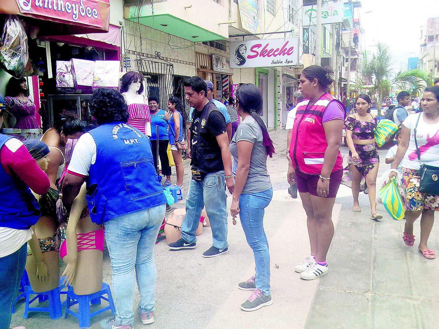 Realizan operativo contra ambulantes en Tumbes