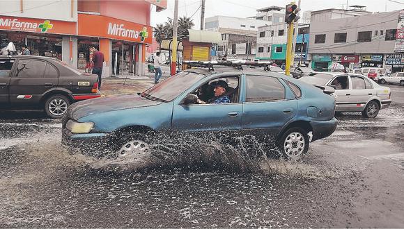 Calles de Chimbote quedan anegadas tras intensa lluvia 