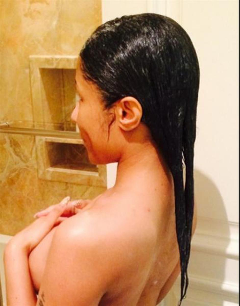 Nicki Minaj mostró fotos mientras se duchaba