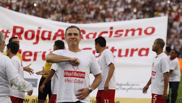 ​Ministro de Cultura firma pacto contra el racismo en el fútbol (VIDEO)