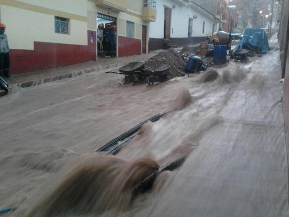 Granizada y torrencial lluvia afectan viviendas y calles en Ayacucho