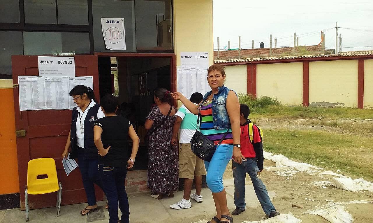 Tumbes: Denuncian que en una cabina de votación del colegio El Triunfo encuentran el símbolo marcado de Fuerza Popular.