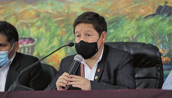 Desde Arequipa, el premier Guido Bellido no solo amenazó al concesionario de Camisea, también a los perfiles establecidos para laborar en el Estado. (Foto: PCM)