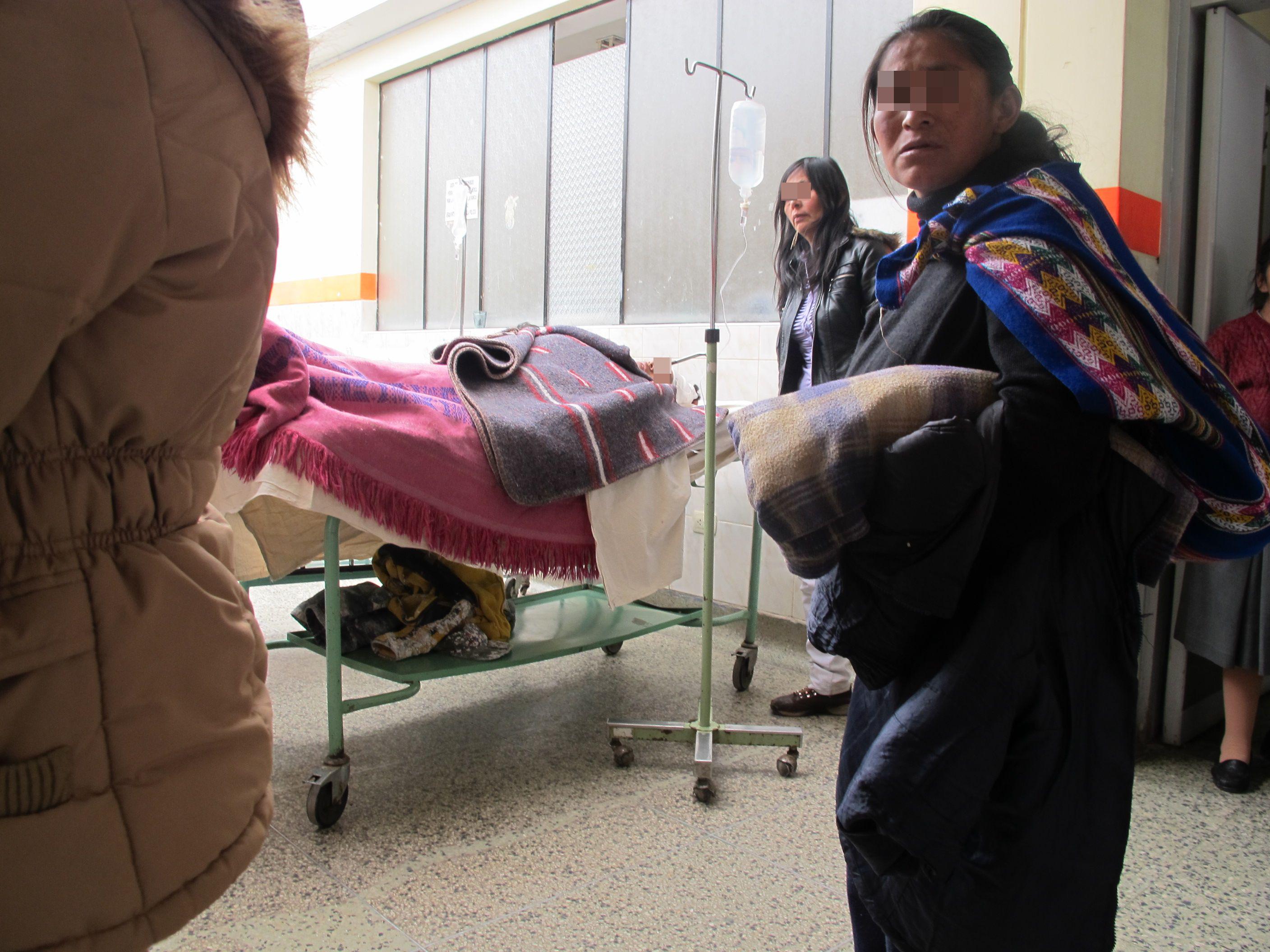 Madre lanzó a su hija del segundo piso