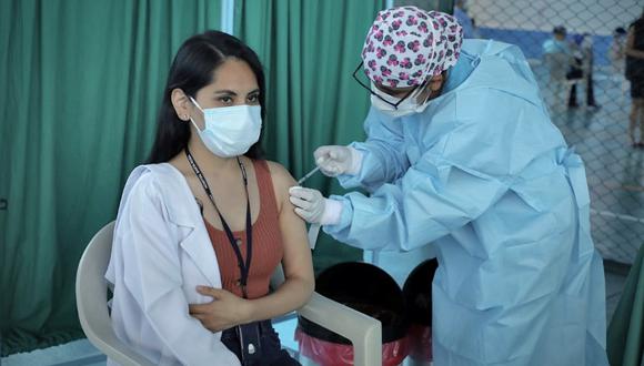 El proceso de vacunación para el personal de salud inició el pasado 9 de febrero. (Foto: Britanie Arroyo / @photo.gec)