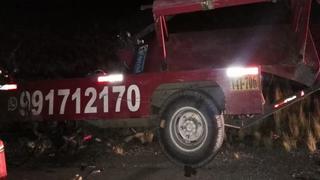 Violento choque de vehículos deja dos heridos en la vía Juliaca-Arequipa 