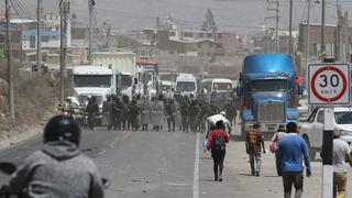 Arequipa: Transportistas informales lanzaron piedras a policías en operativo [FOTOS]