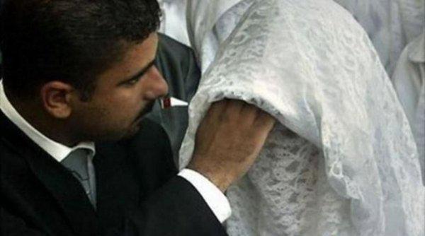 Se divorcia de su esposa durante la boda tras ver su rostro por primera vez