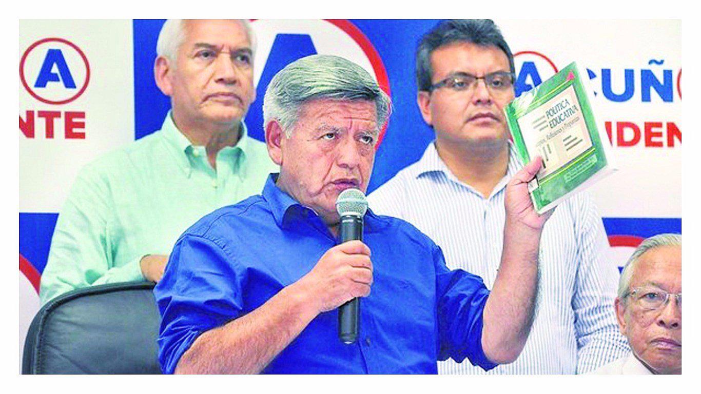 César Acuña esquiva denuncias y logra salir bien librado en 4 casos que llegan al Poder Judicial 